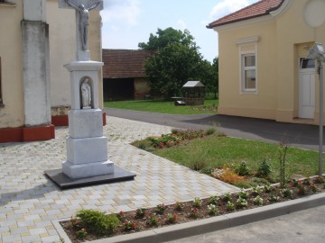 dvorište crkve